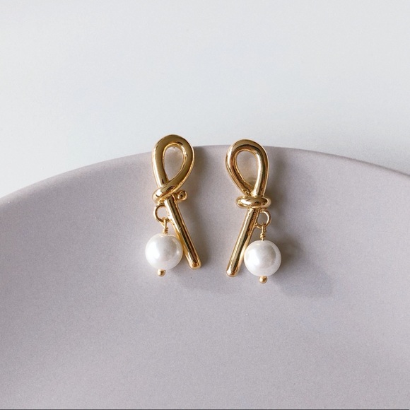Gold Knot Pearl Earrings - Picture 2 of 5